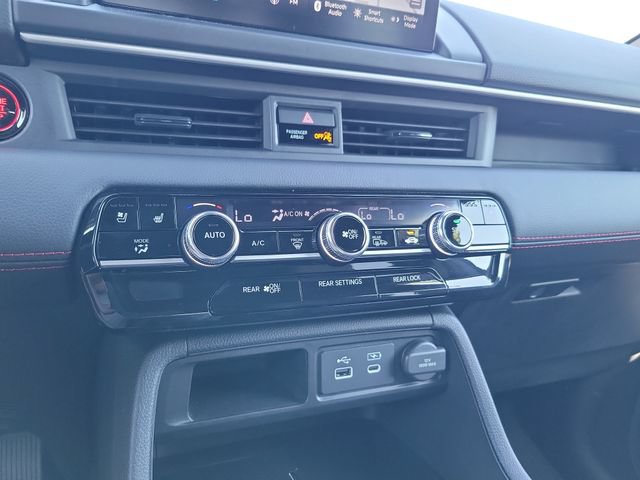 Certified 2025 Honda Pilot Black Edition image 24