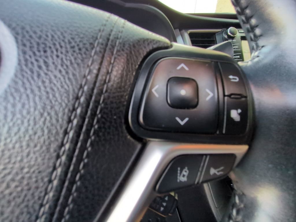 Used 2018 Toyota Highlander Limited image 20