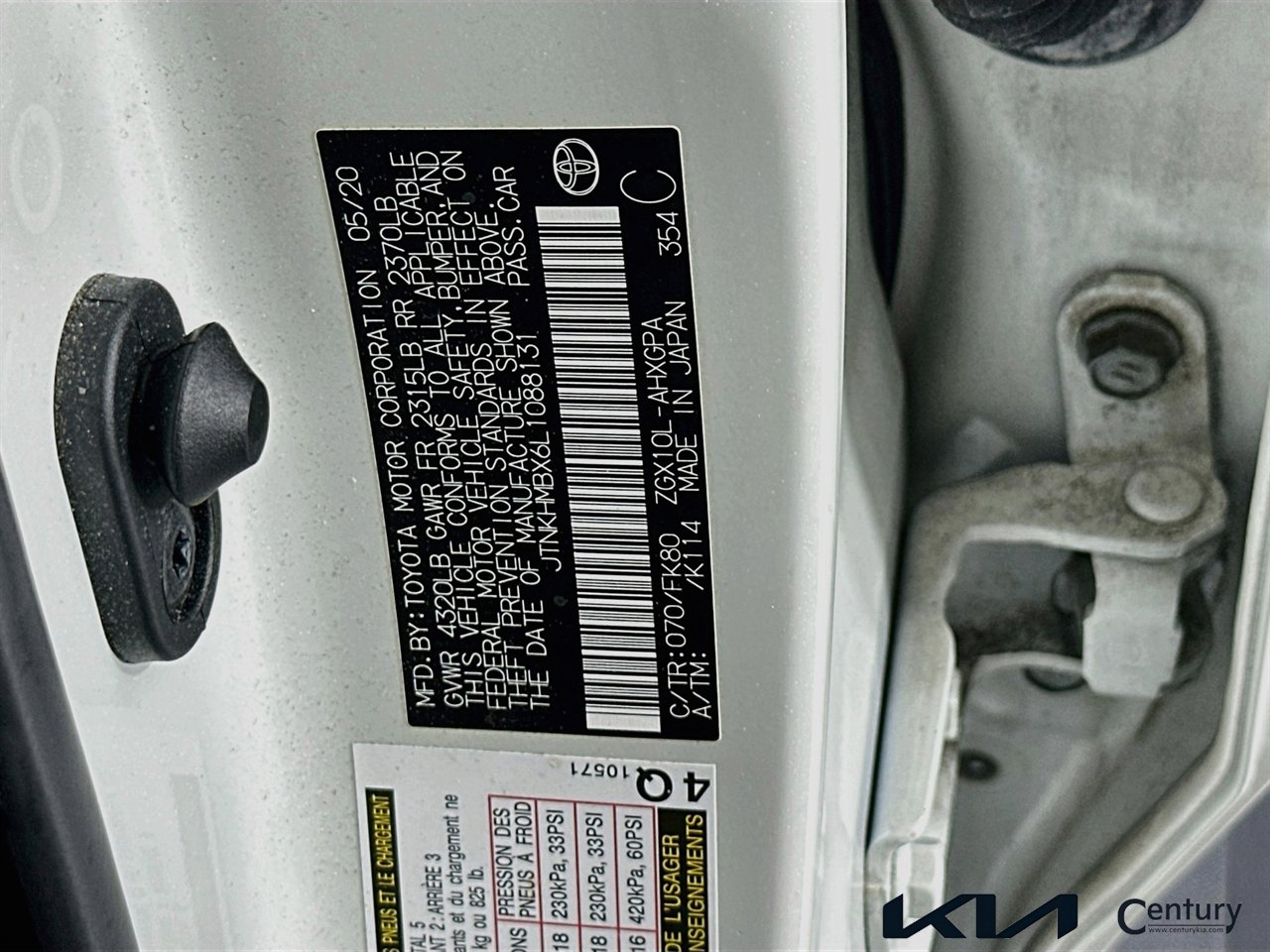 Used 2020 Toyota C-HR XLE image 29