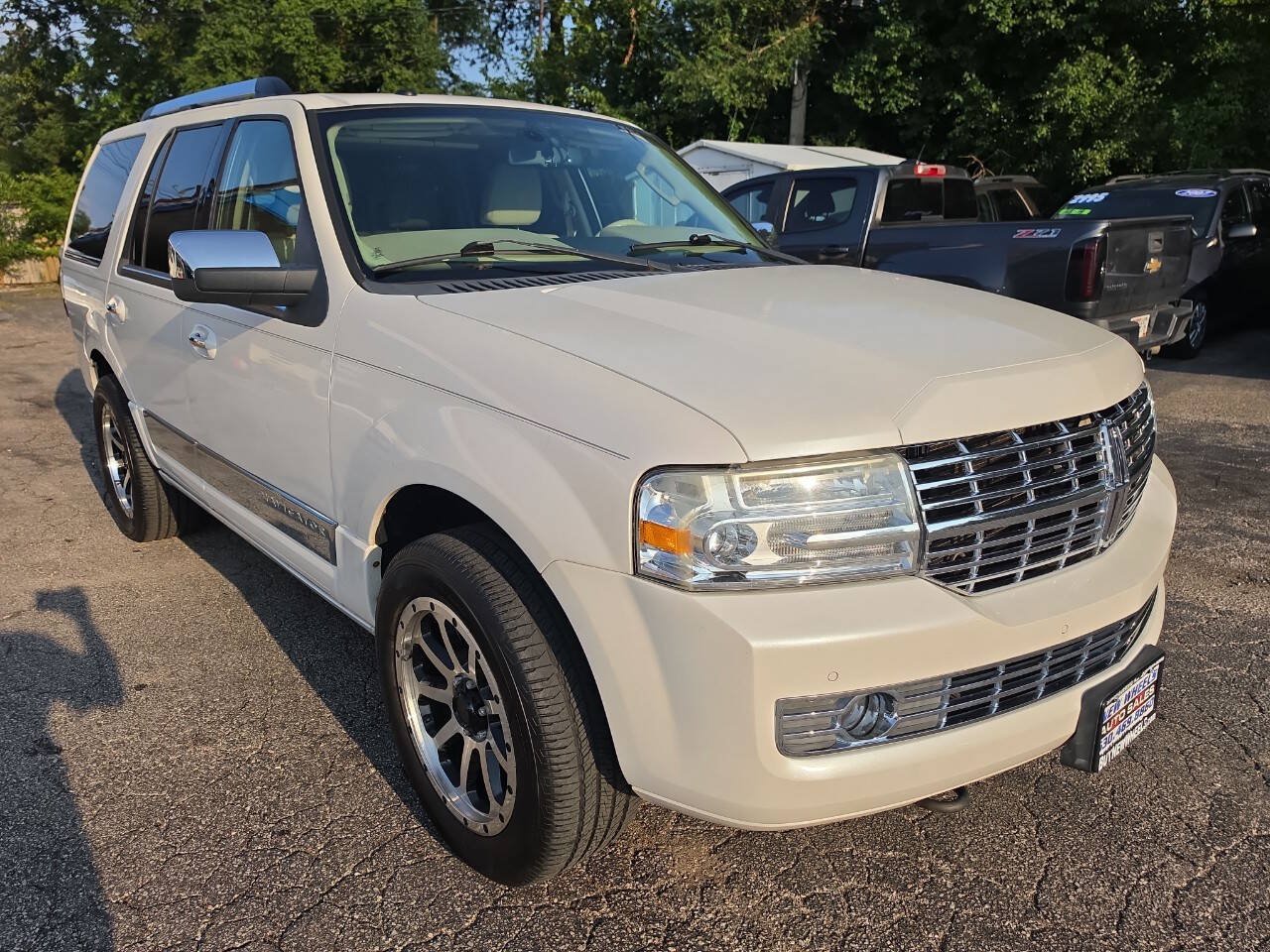 Used 2010 Lincoln Navigator 4WD image 5