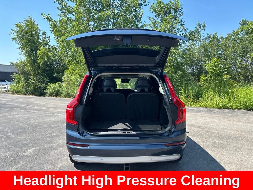 Used 2022 Volvo XC90 T5 Momentum w/ Climate Package AWD/4WD image 12