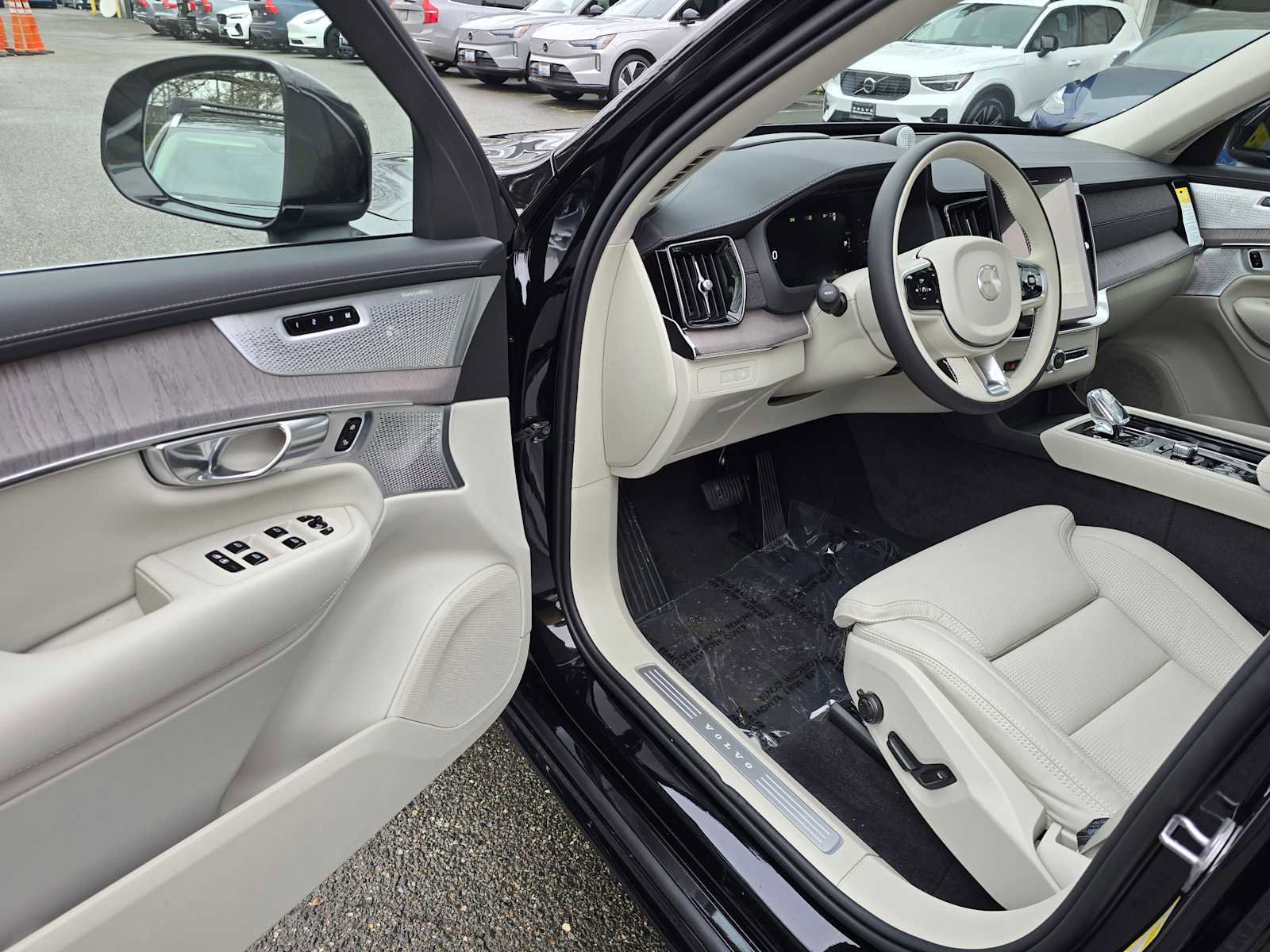 New 2026 Volvo XC90 T8 Ultra w/ Lounge Package image 20