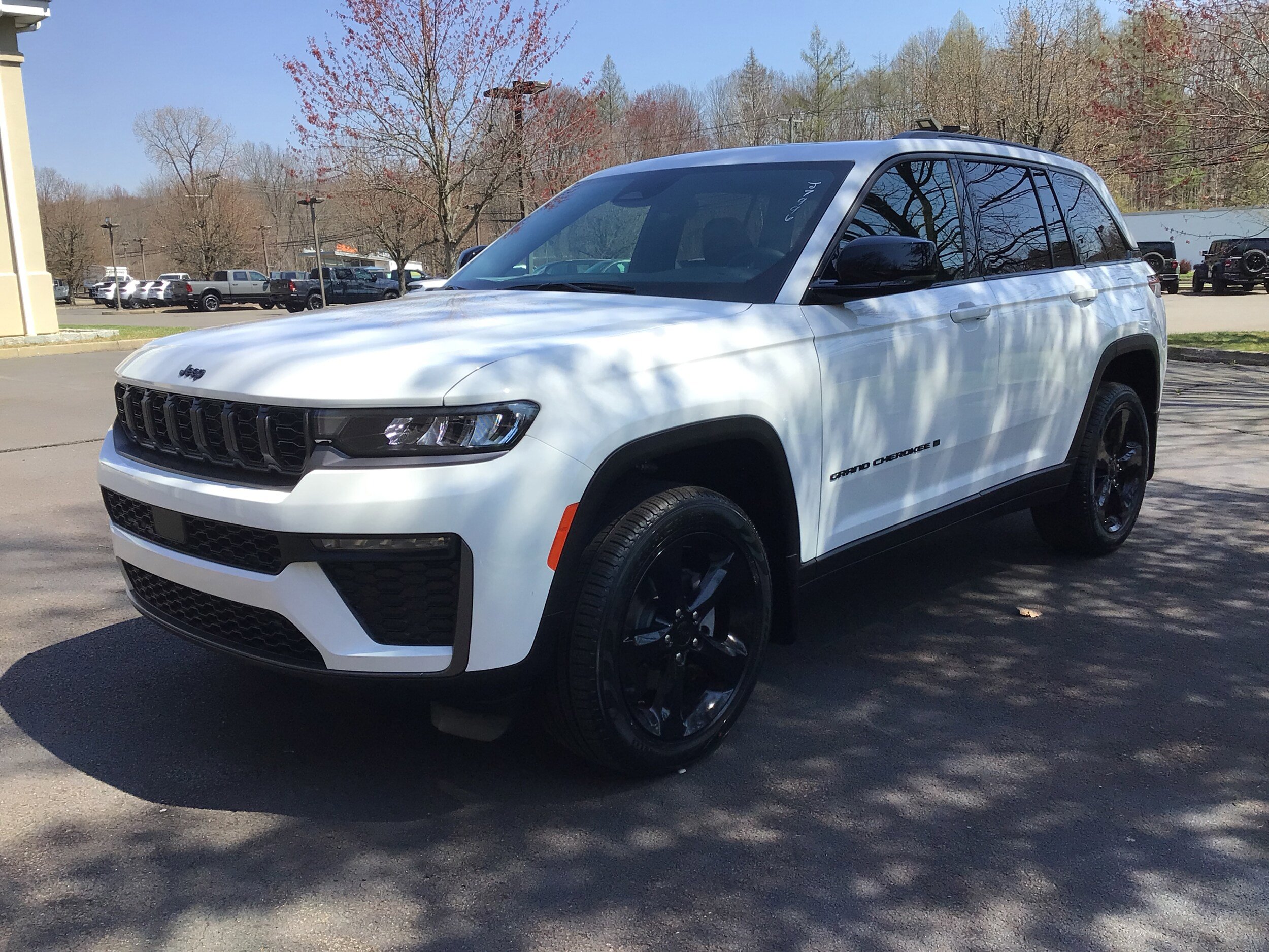New 2026 Jeep Grand Cherokee Limited w/ Limited Altitude Package AWD/4WD image 3