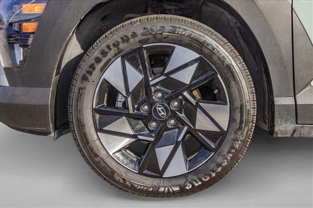 Used 2024 Hyundai Kona SEL image 9