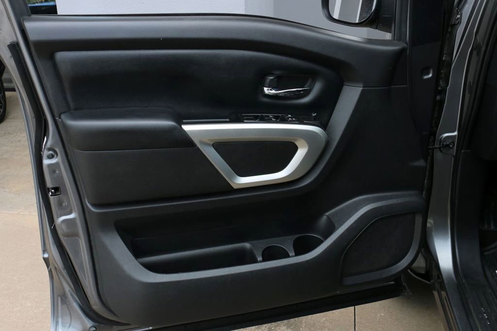 Used 2019 Nissan Titan SV AWD/4WD image 16