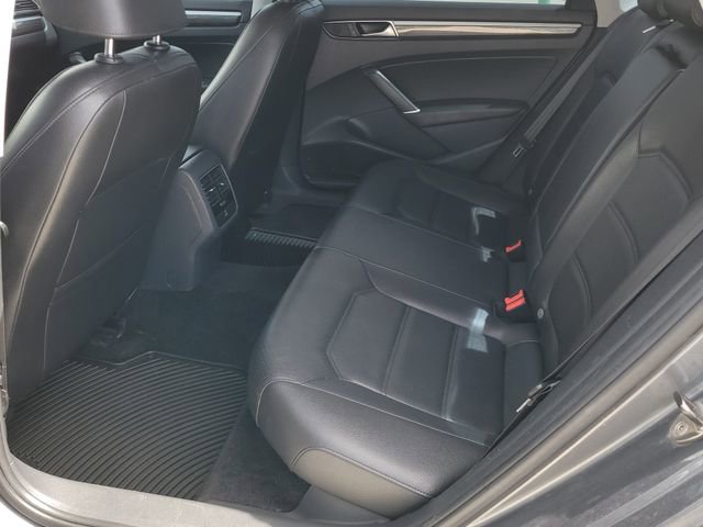 Used 2017 Volkswagen Passat 1.8T SE w/ SE Lighting Package FWD image 8