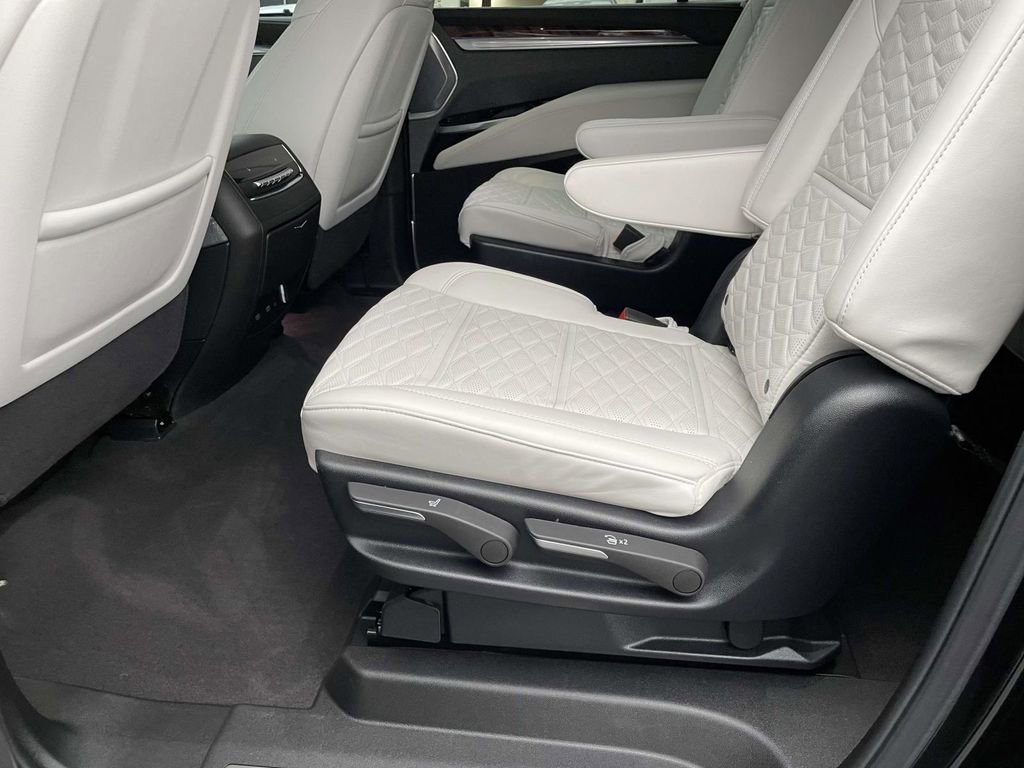 Certified 2025 Cadillac Escalade ESV Sport Platinum image 14