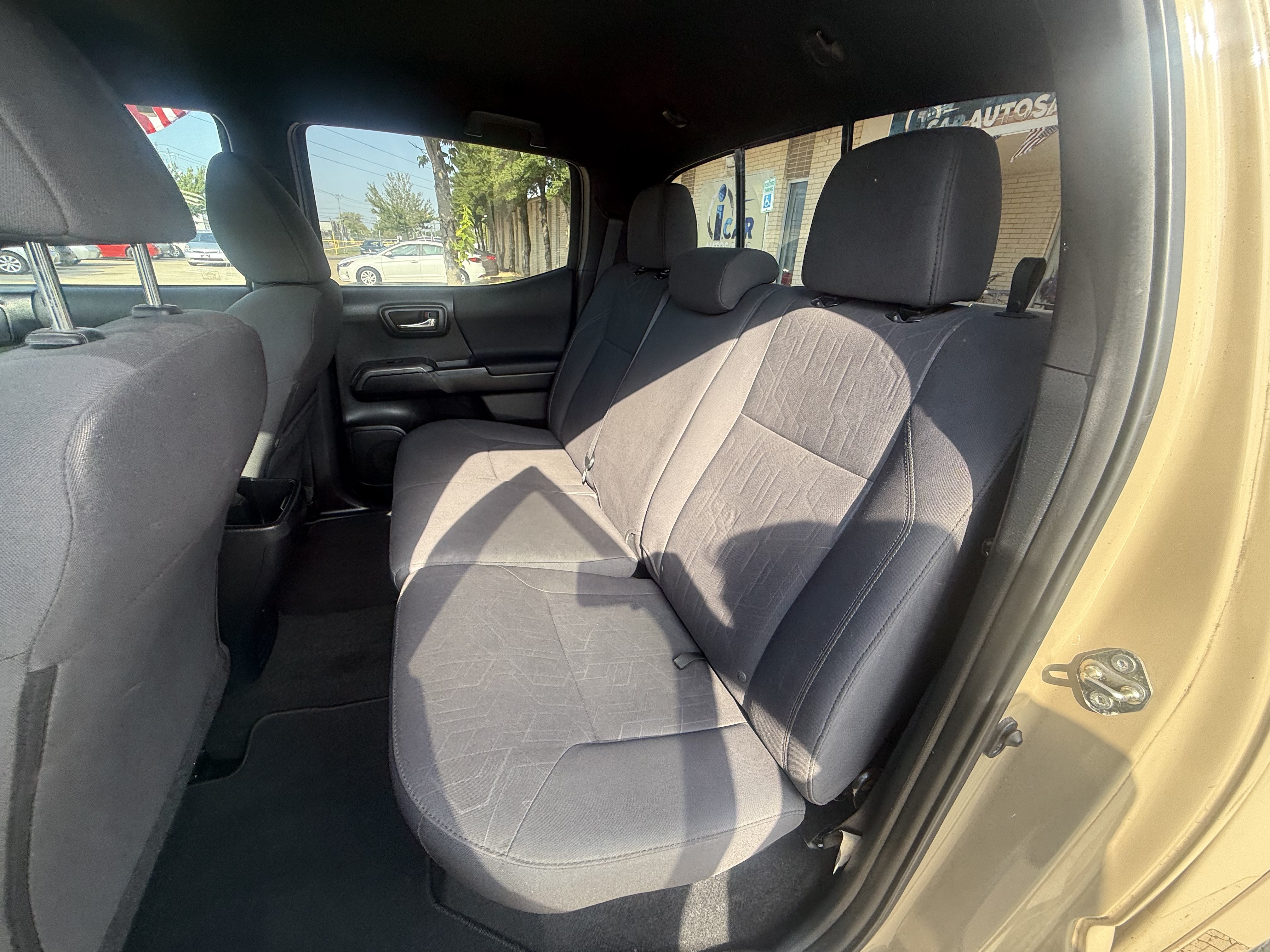 Used 2017 Toyota Tacoma TRD Sport w/ Tow Package (A/T) AWD/4WD image 9