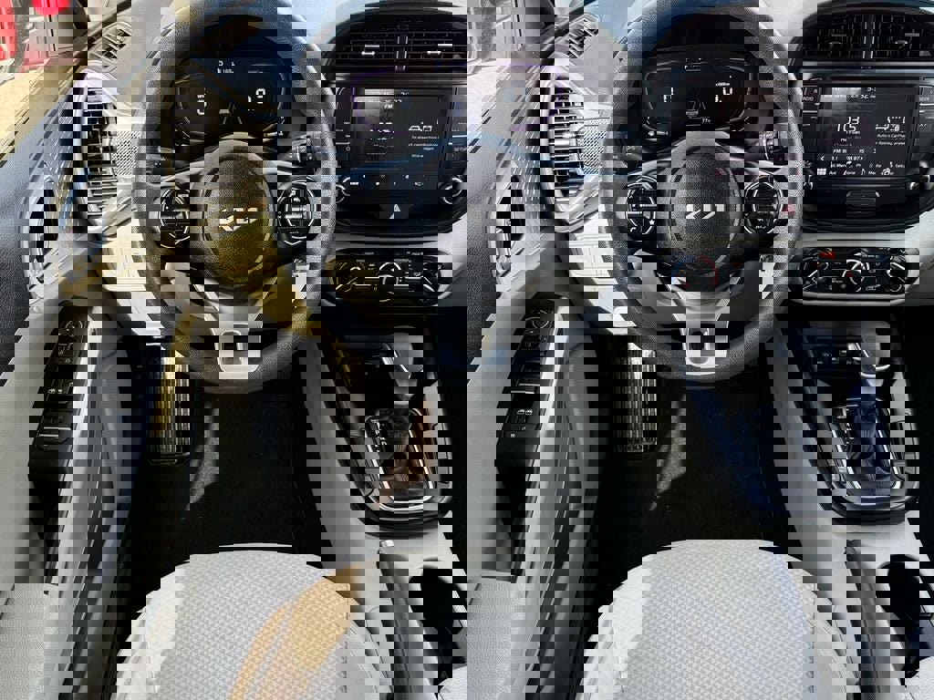 Used 2023 Kia Soul LX w/ LX Technology Package image 16