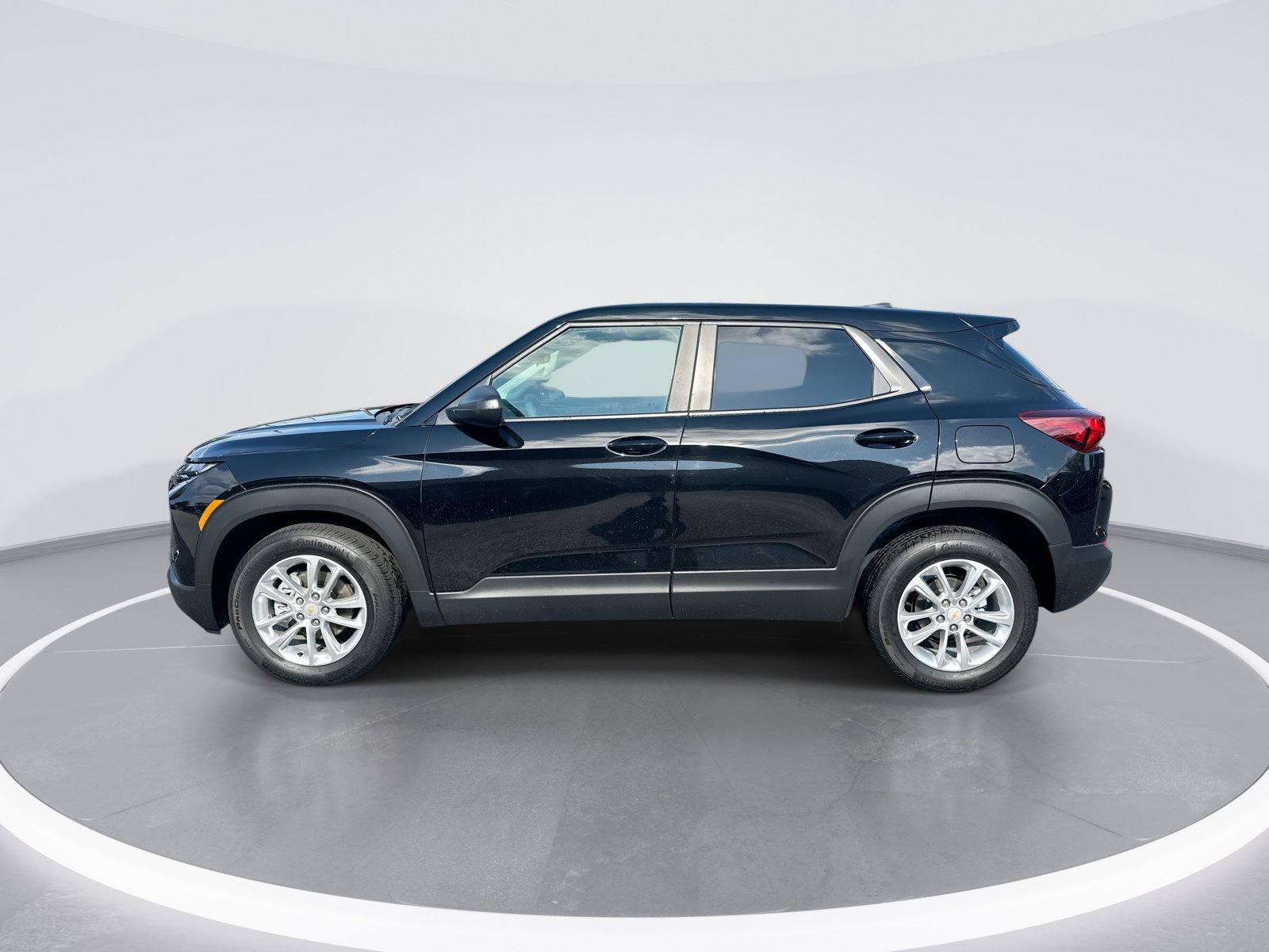 Used 2025 Chevrolet TrailBlazer LS w/ LS Convenience Package FWD image 6
