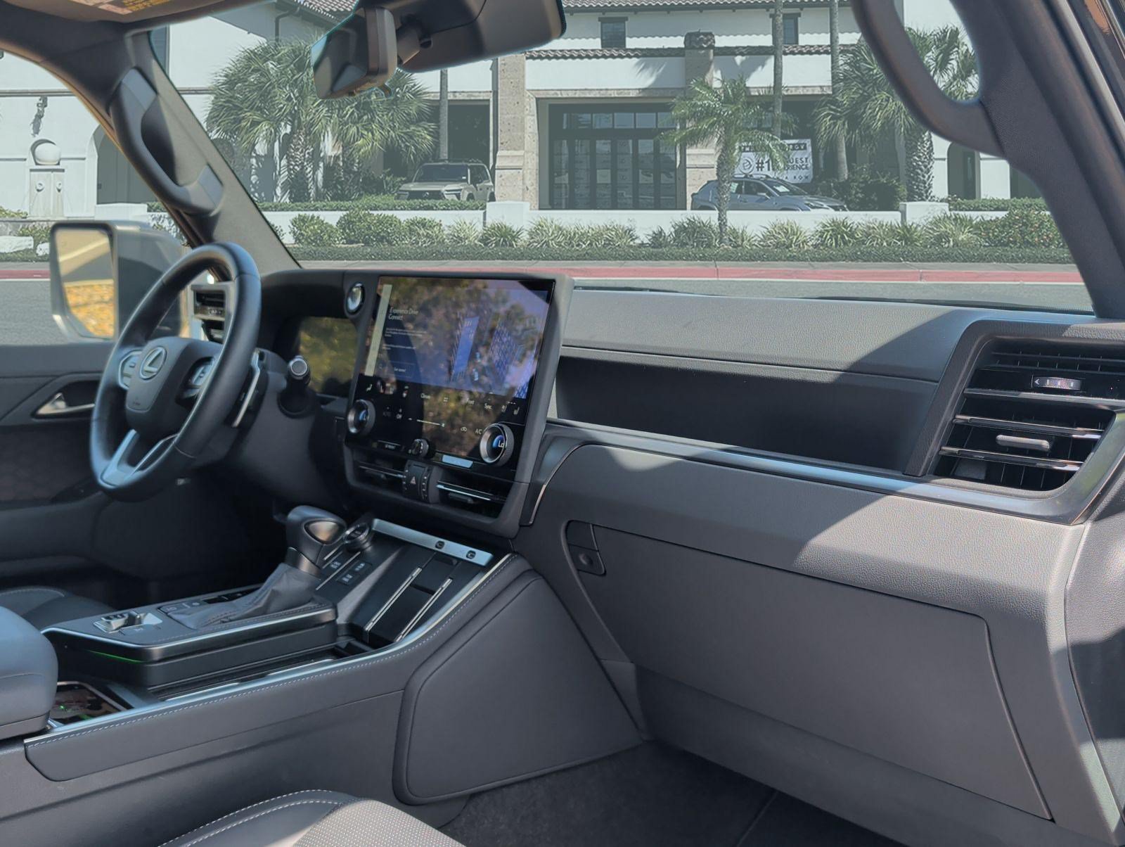 Used 2026 Lexus GX 550 w/ Accessory Package (2T) AWD/4WD image 30
