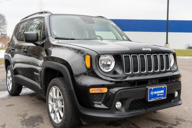 Used 2023 Jeep Renegade Latitude w/ Premium Group image 4