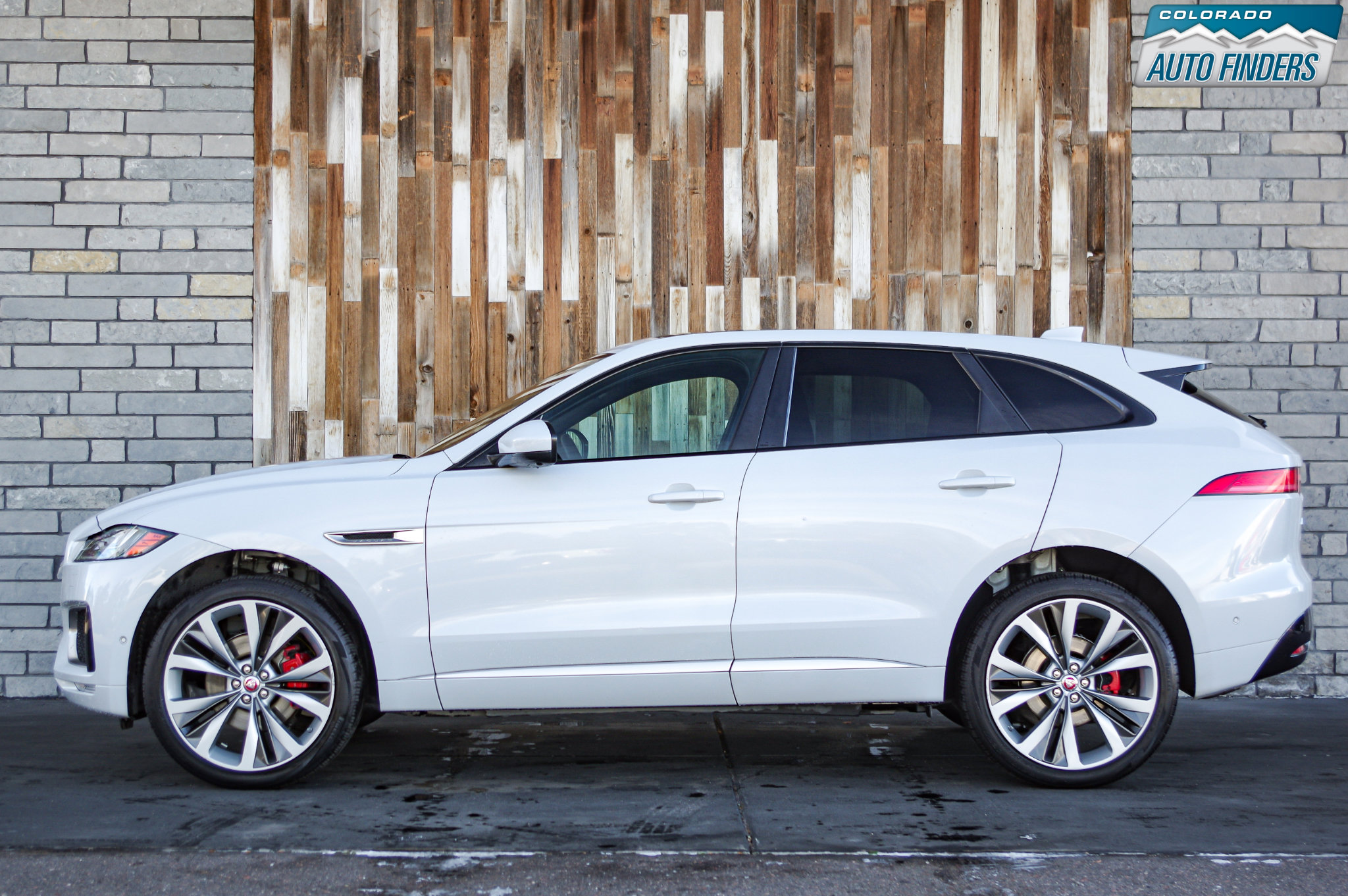 Used 2017 Jaguar F-PACE S image 3