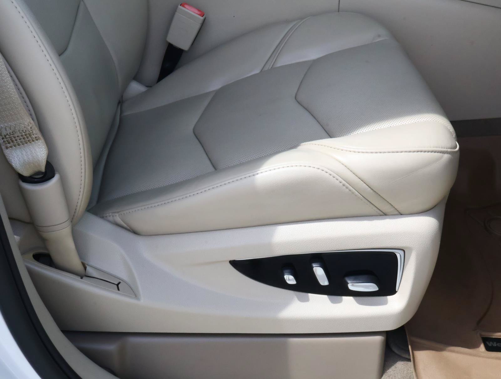 Used 2018 Cadillac Escalade Luxury RWD image 24