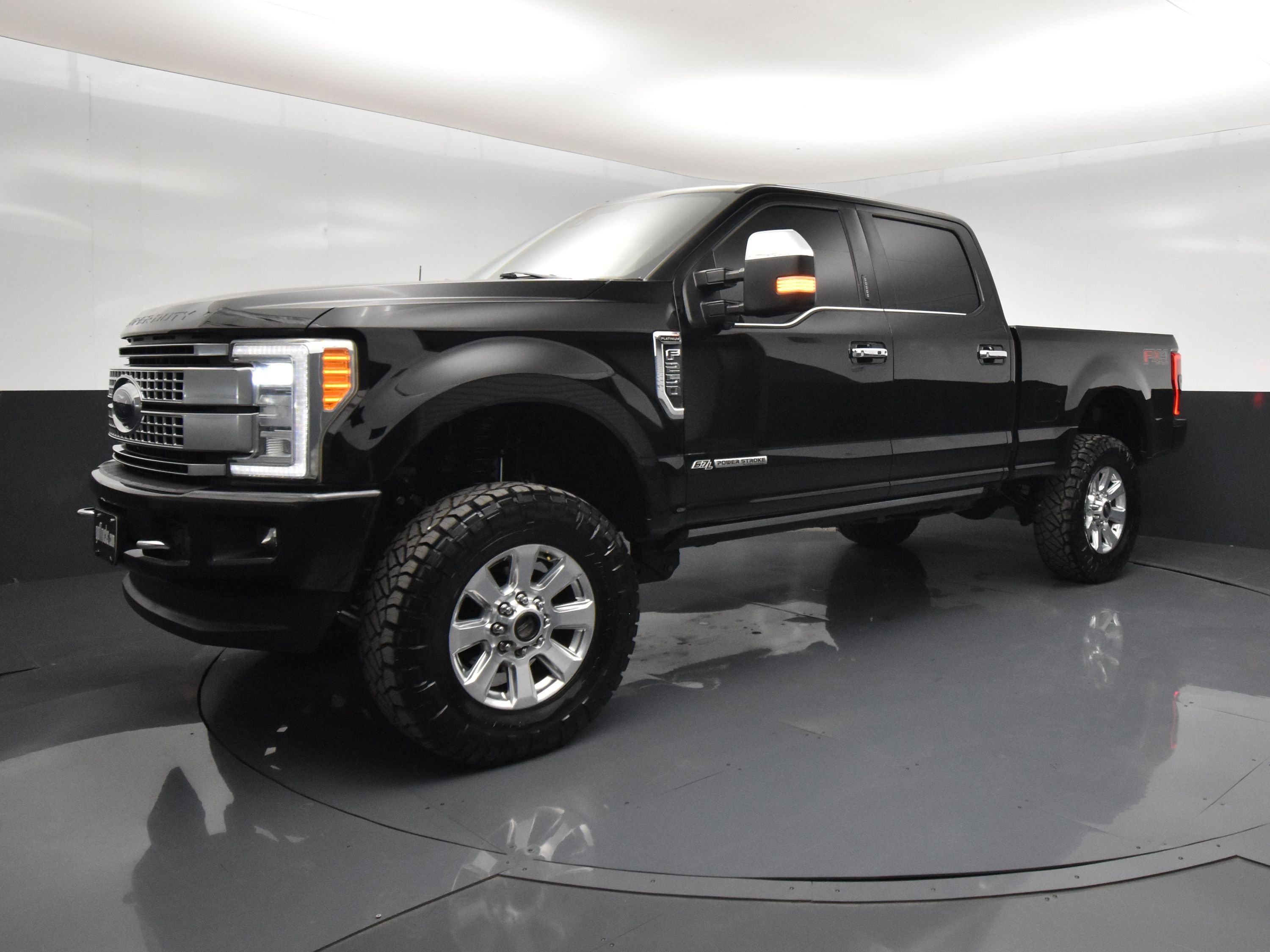 Used 2018 Ford F250 Platinum w/ Platinum Ultimate Package AWD/4WD image 2
