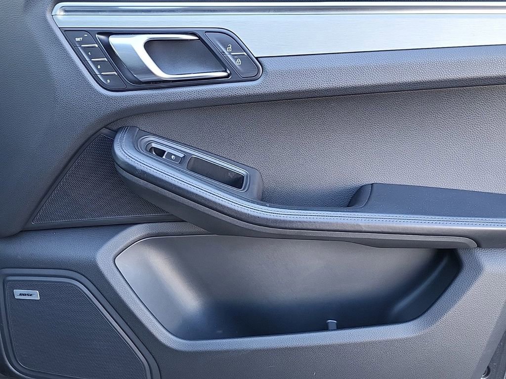 Used 2020 Porsche Macan Turbo image 17