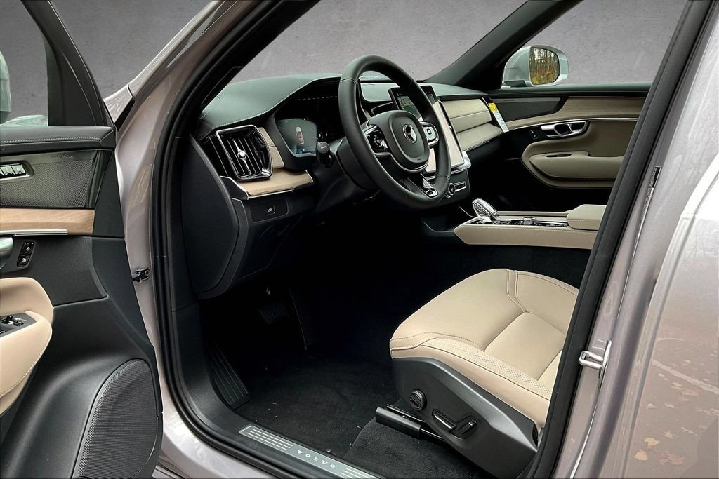 New 2026 Volvo XC90 B6 Plus w/ Protection Package Premier AWD/4WD image 7