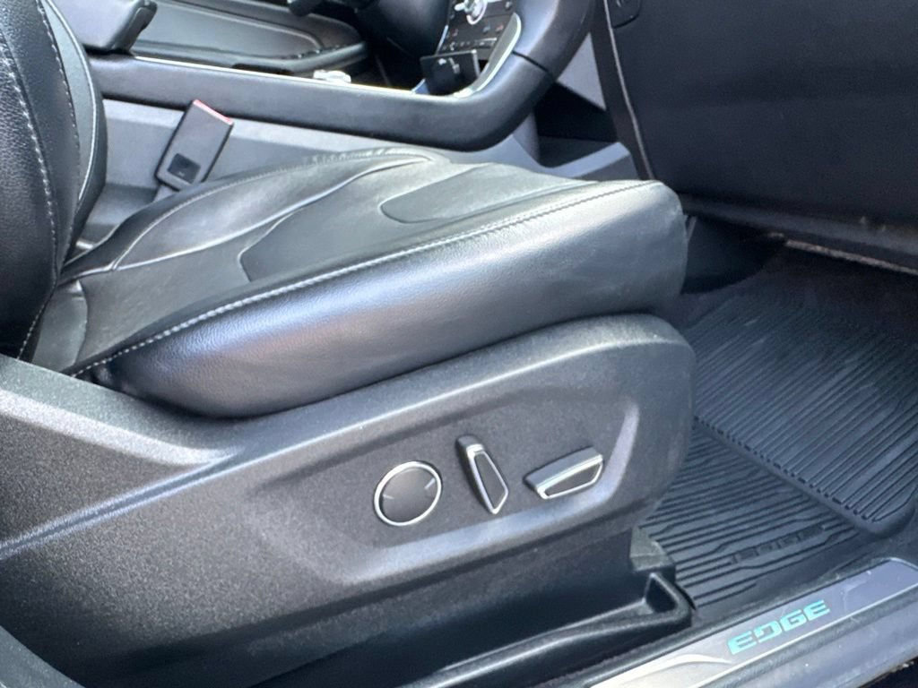 Used 2019 Ford Edge Titanium w/ Equipment Group 301A FWD image 41
