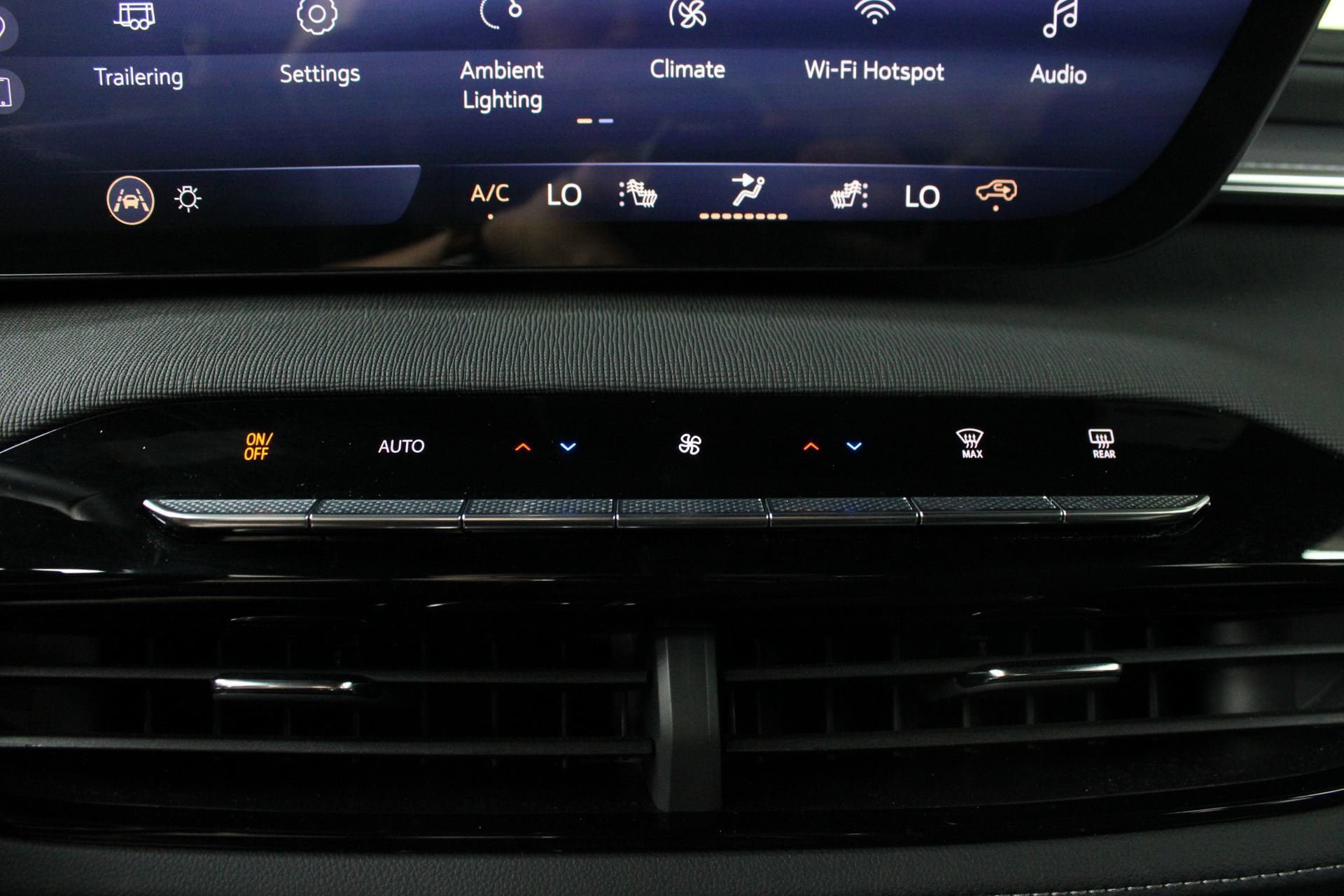 Used 2026 Buick Enclave Sport Touring AWD/4WD image 41