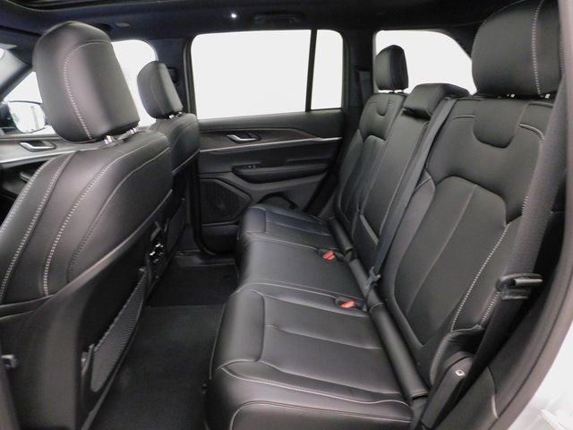 Used 2025 Jeep Grand Cherokee Limited image 35