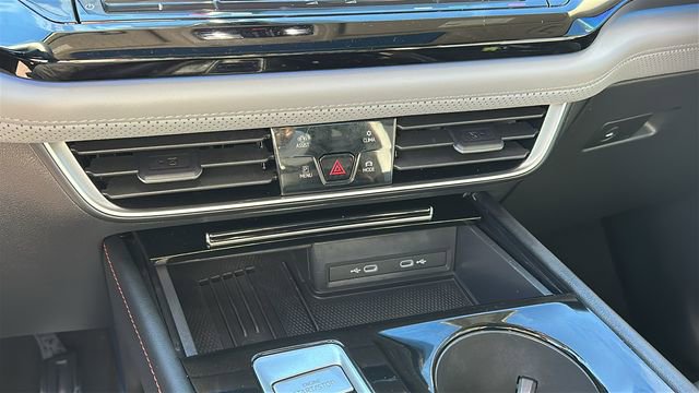 Used 2025 Volkswagen Atlas Peak Edition SE image 18