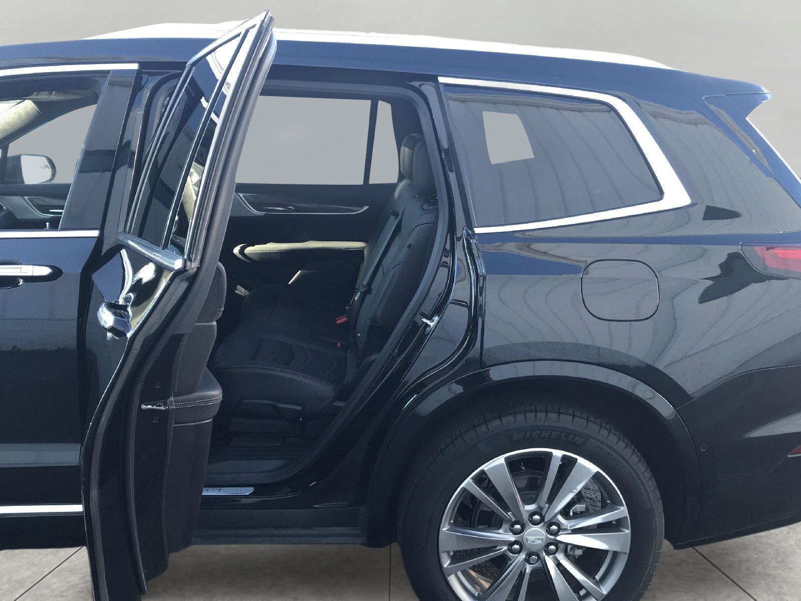 Certified 2025 Cadillac XT6 Premium Luxury w/ Platinum Package AWD/4WD image 29