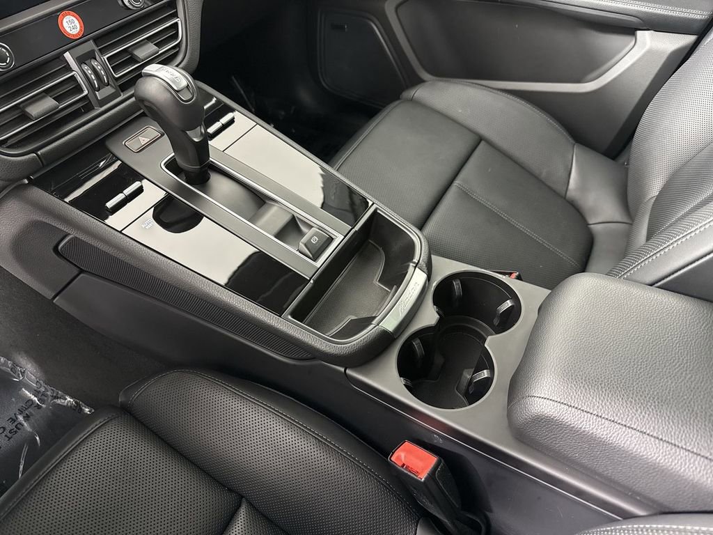Certified 2025 Porsche Macan image 32