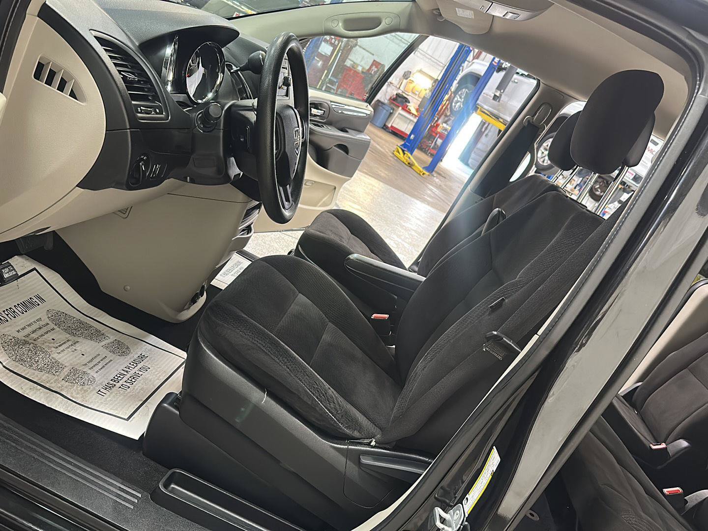 Used 2014 Dodge Grand Caravan SE w/ Quick Order Package 29E SE FWD image 15