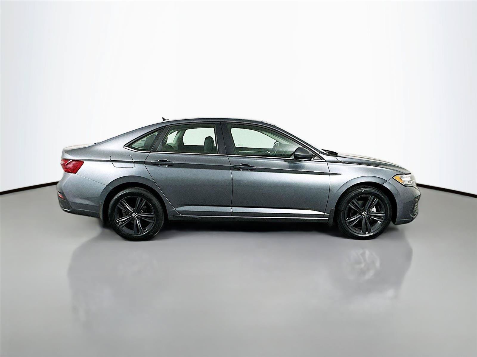 Used 2022 Volkswagen Jetta SE w/ Panoramic Sunroof Package FWD image 18