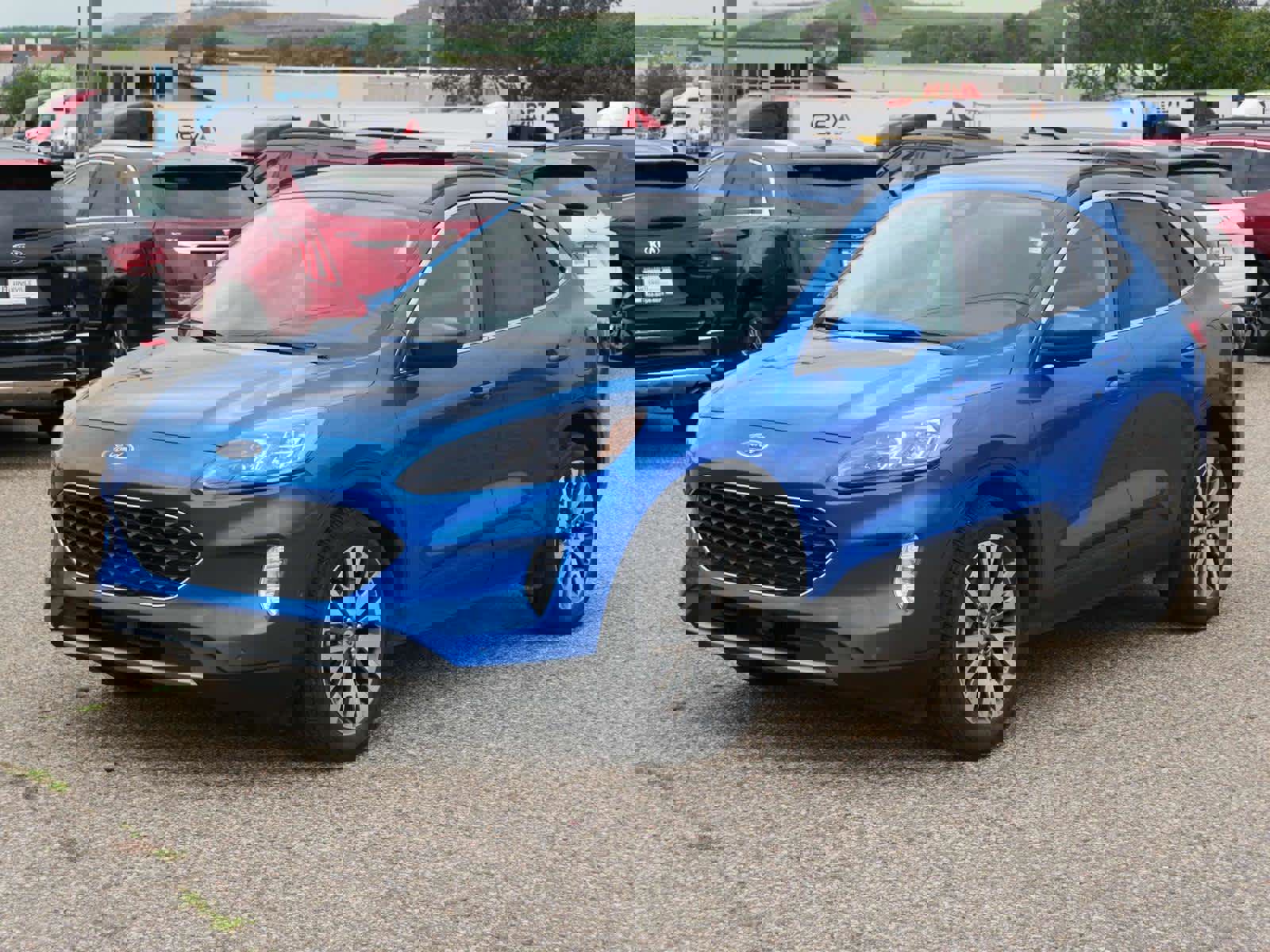 Used 2021 Ford Escape Titanium image 3