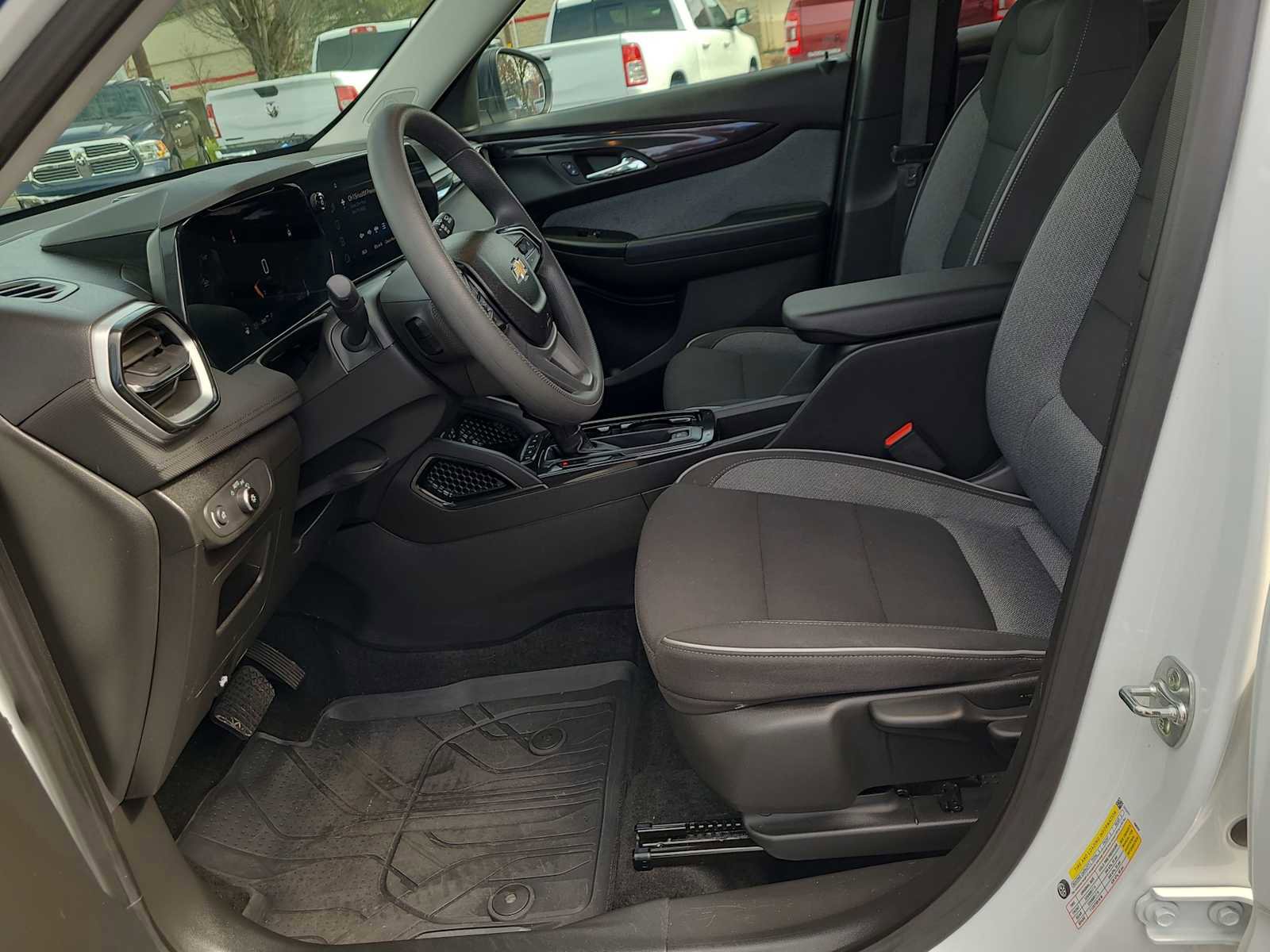 Used 2025 Chevrolet TrailBlazer LS w/ LS Convenience Package image 19