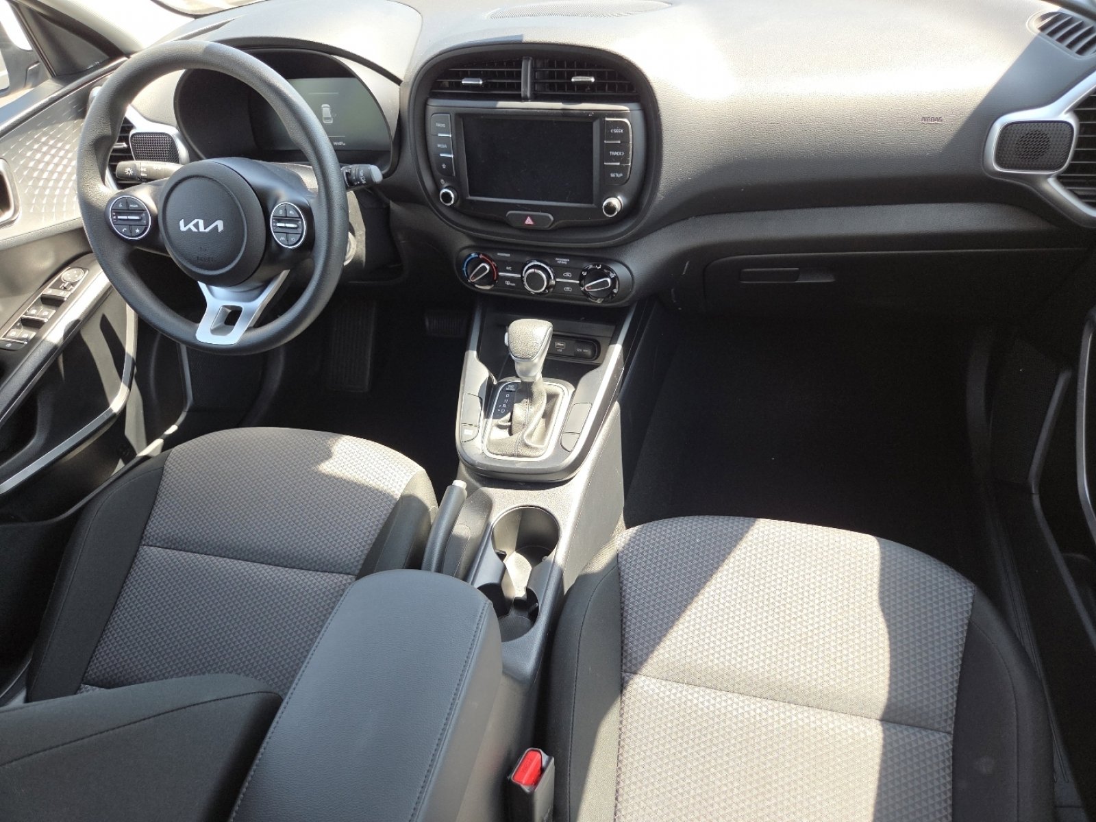 Used 2025 Kia Soul LX w/ LX Technology Package FWD image 23