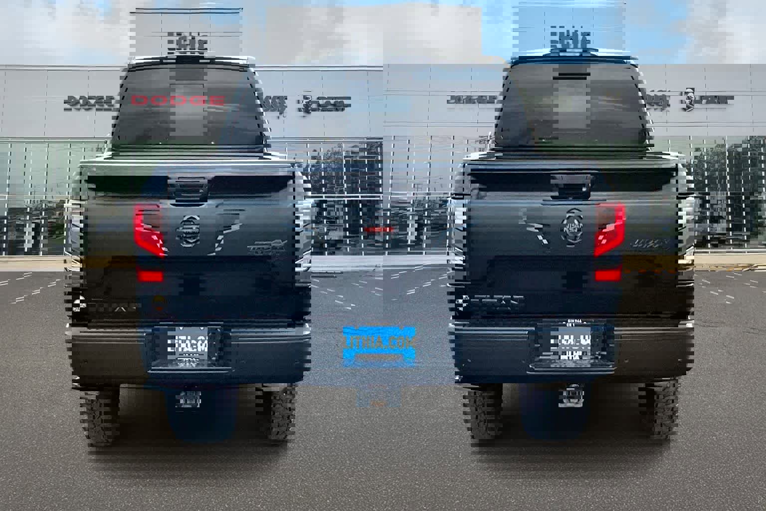 Used 2021 Nissan Titan PRO-4X w/ Pro-4x Convenience Package image 5