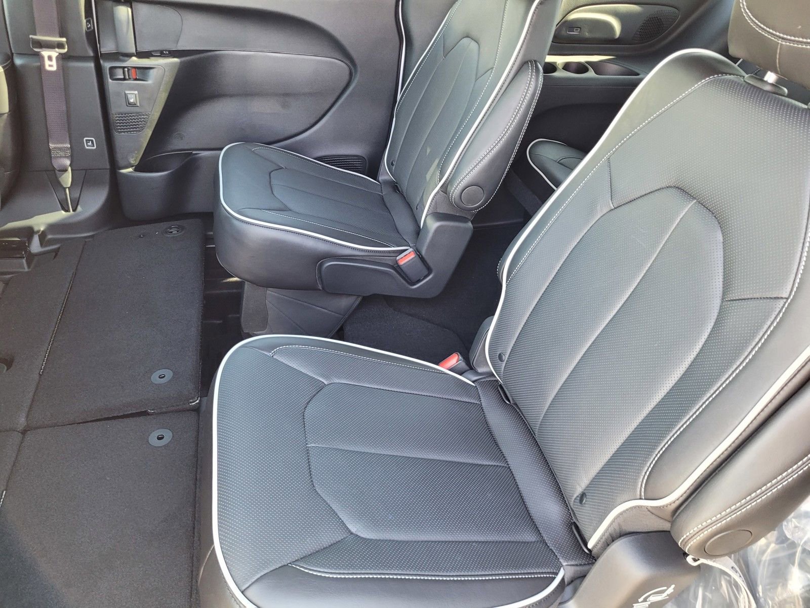 New 2026 Chrysler Pacifica Limited w/ S Appearance Package image 10