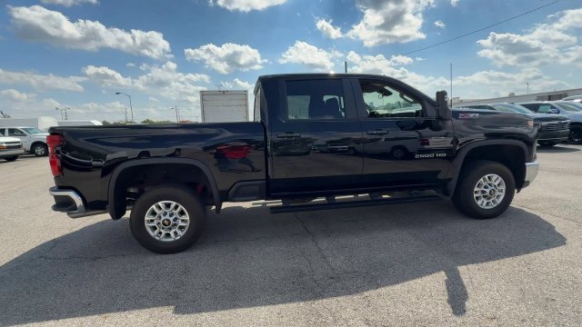 Used 2025 Chevrolet Silverado 2500 LT w/ Convenience Package AWD/4WD image 9