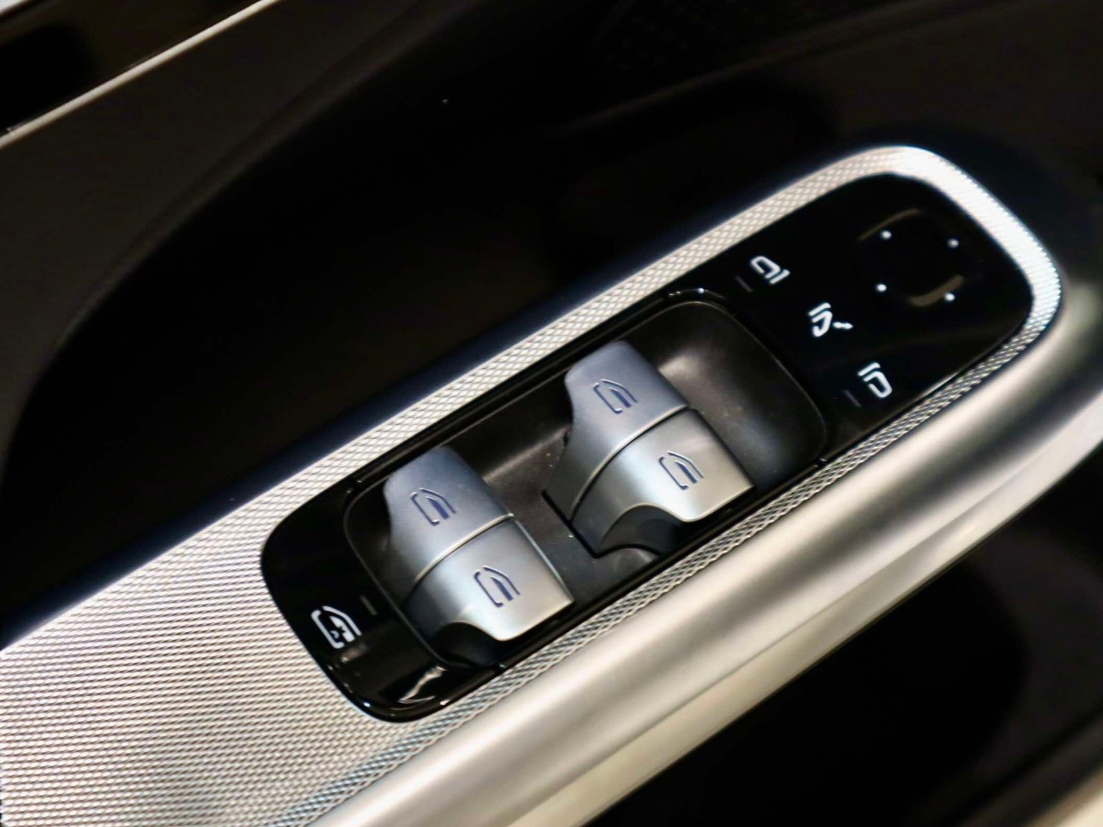 Used 2025 Mercedes-Benz E 350 Sedan w/ Winter Package image 26