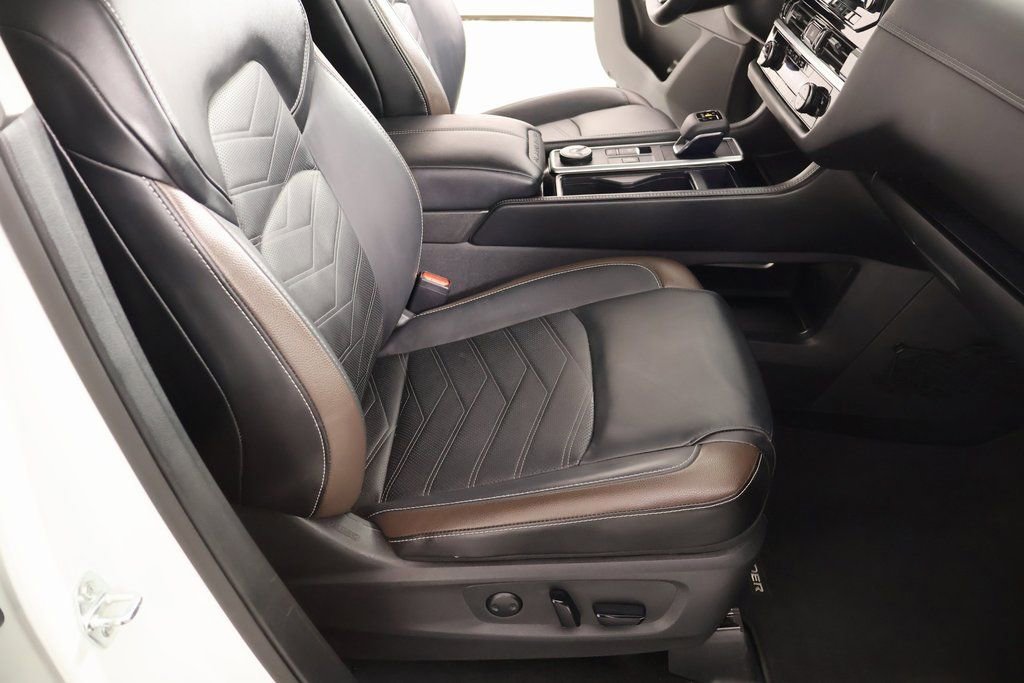 Used 2024 Nissan Pathfinder Platinum image 15