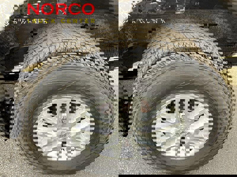 Used 2017 Nissan Frontier SV image 11