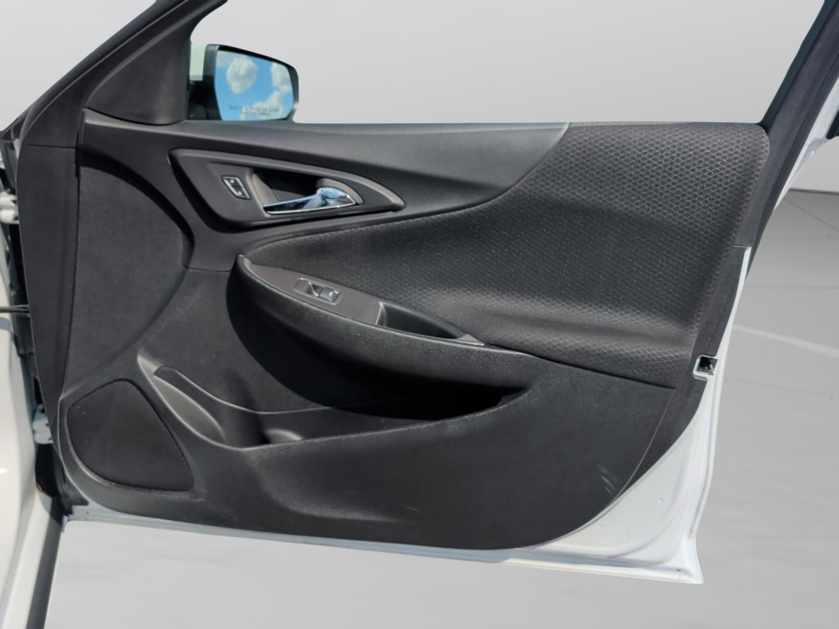 Used 2025 Chevrolet Malibu LT image 23