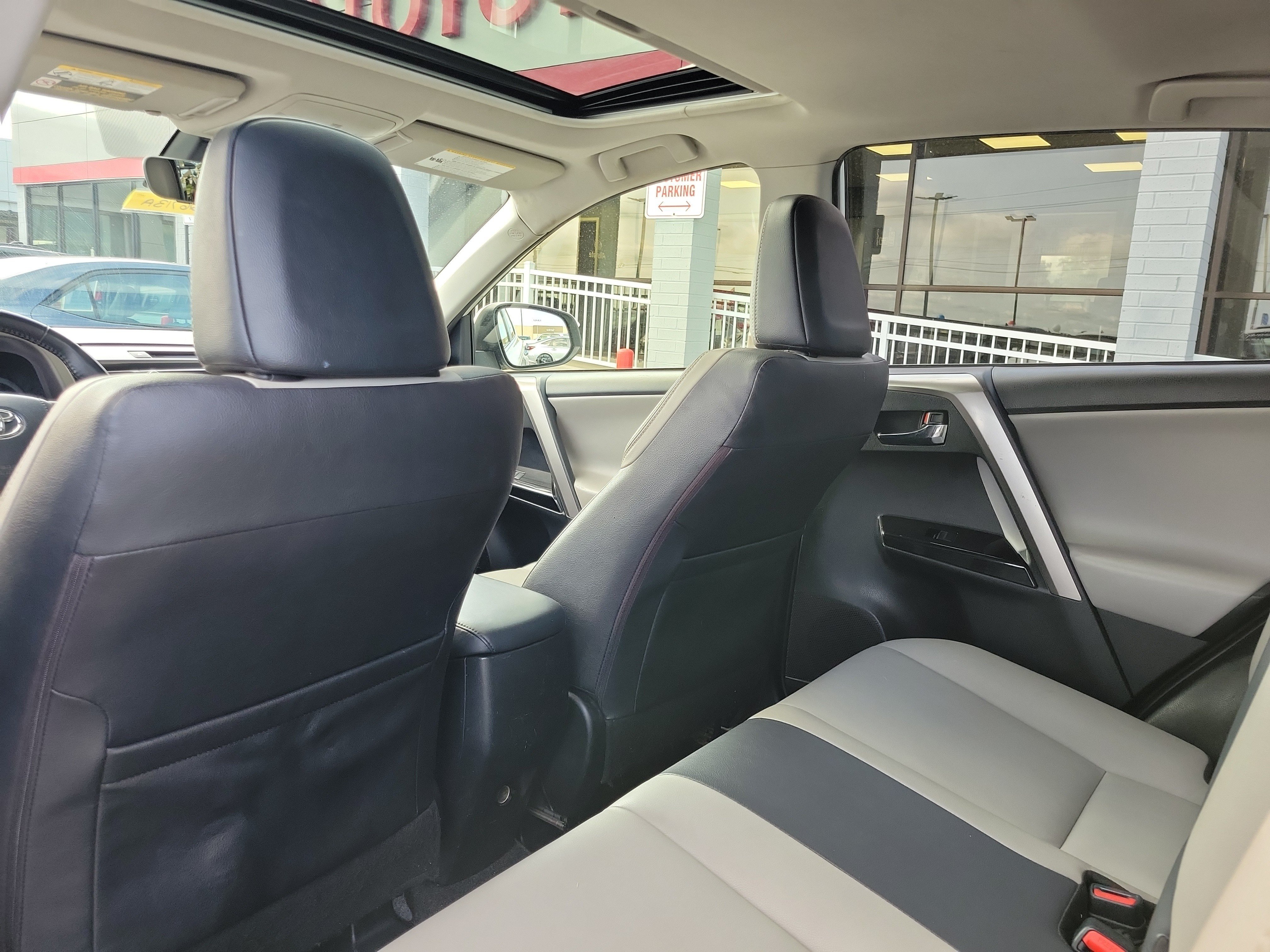 Used 2018 Toyota RAV4 Limited w/ Advanced Technology Package AWD/4WD image 14