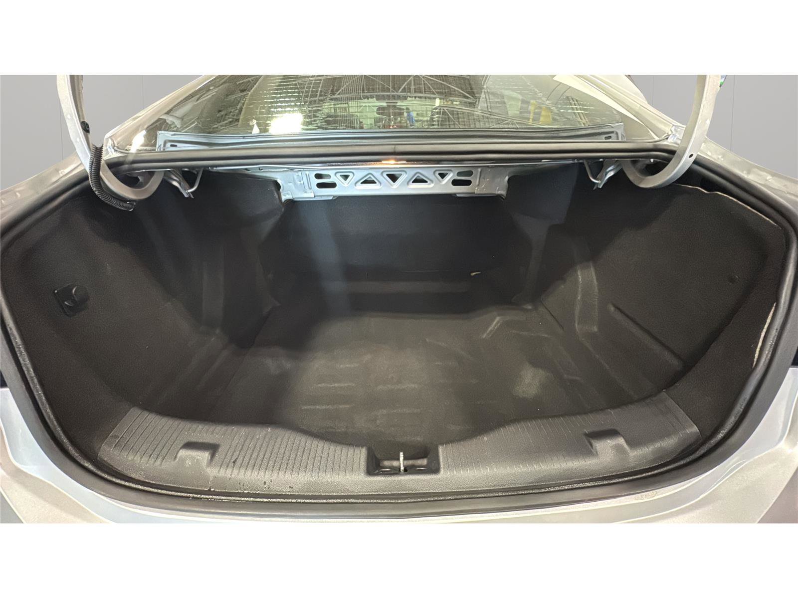 Used 2019 Chevrolet Cruze LS w/ LS Convenience Package FWD image 12