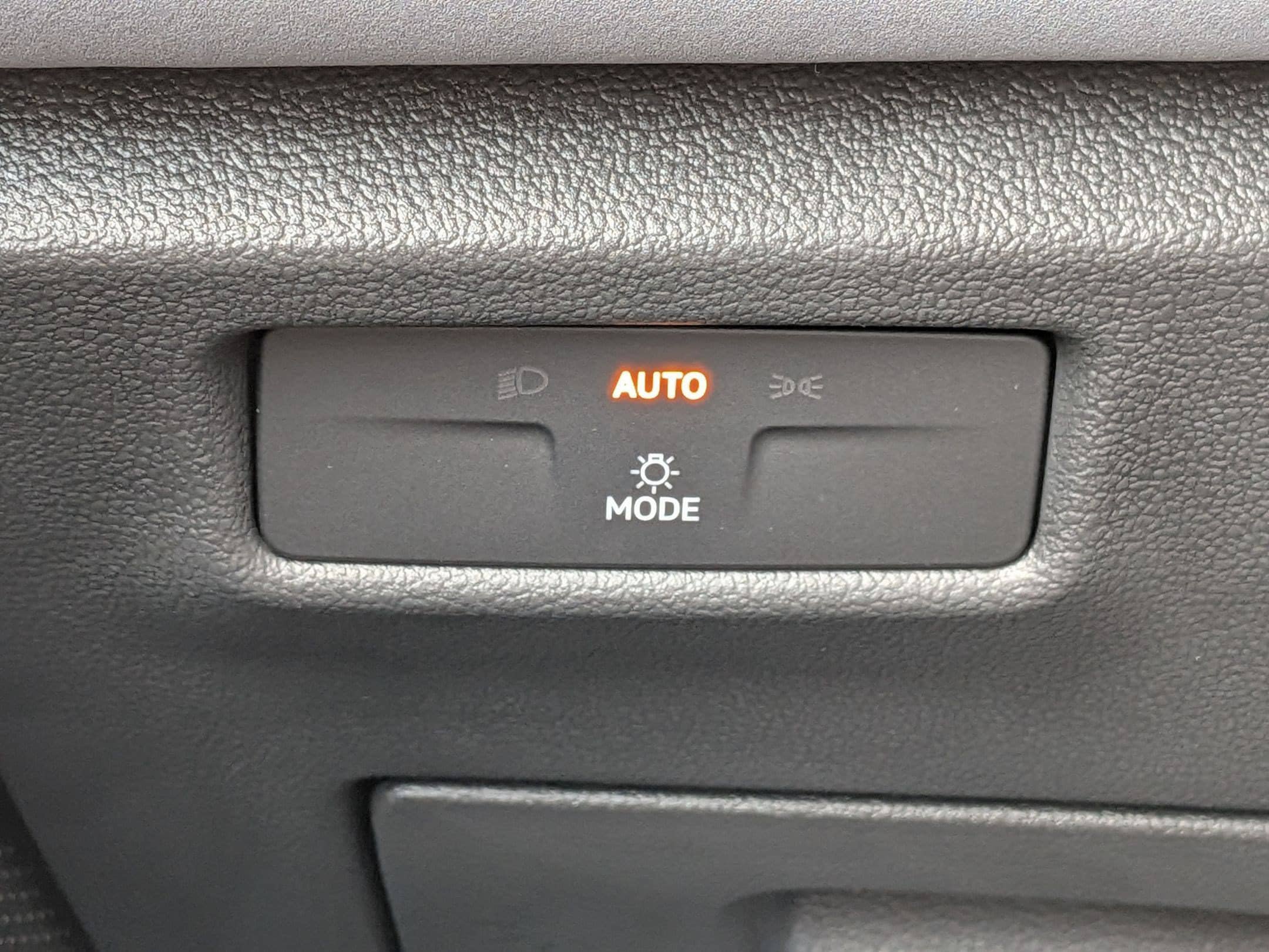 New 2026 Volkswagen Tiguan SE AWD/4WD image 17