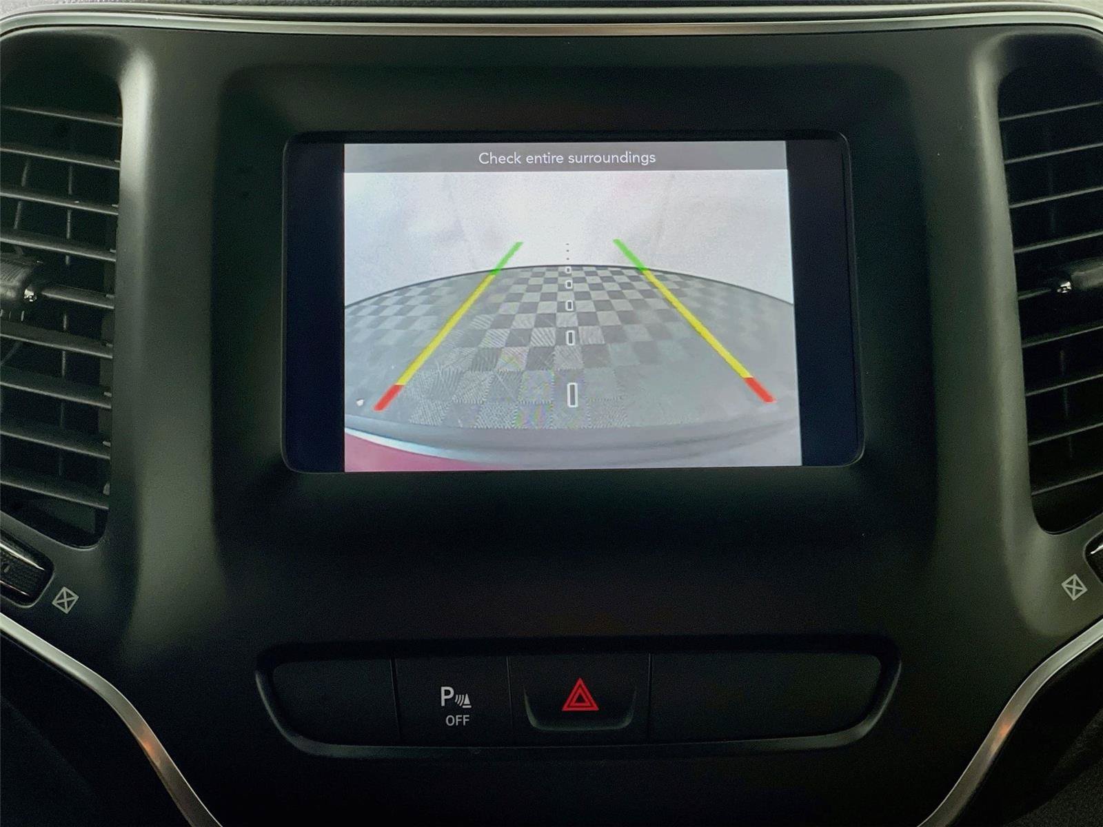 Used 2019 Jeep Cherokee Latitude Plus w/ Cold Weather Group FWD image 16