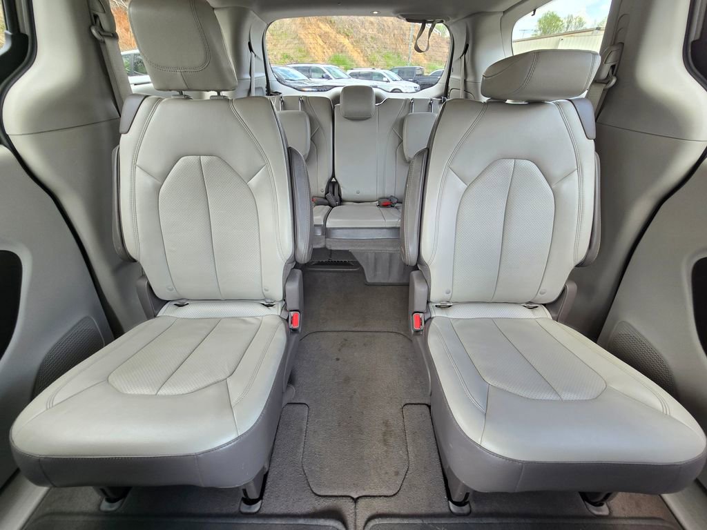 Used 2017 Chrysler Pacifica Touring-L Plus image 44