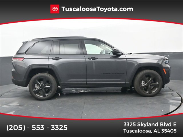Used 2025 Jeep Grand Cherokee Limited w/ Black Appearance Package image 1
