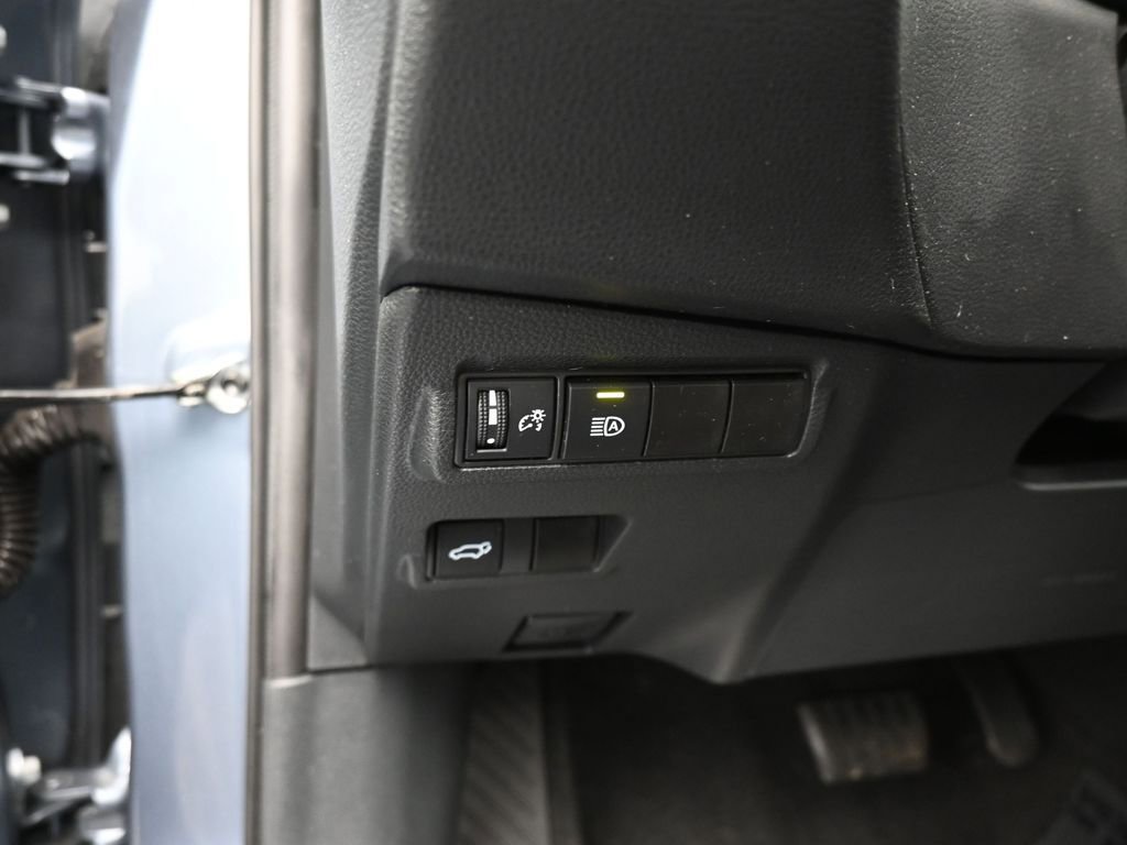 Used 2024 Toyota Corolla Cross XLE w/ Convenience Package image 32