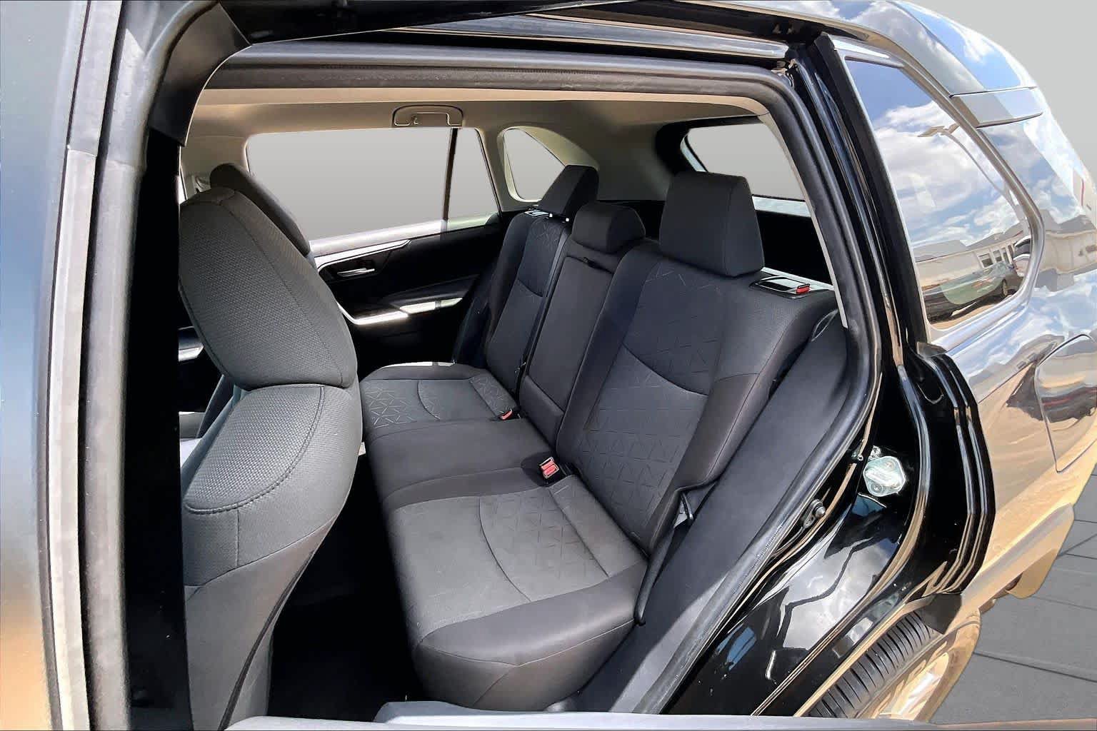 Used 2023 Toyota RAV4 XLE FWD image 19
