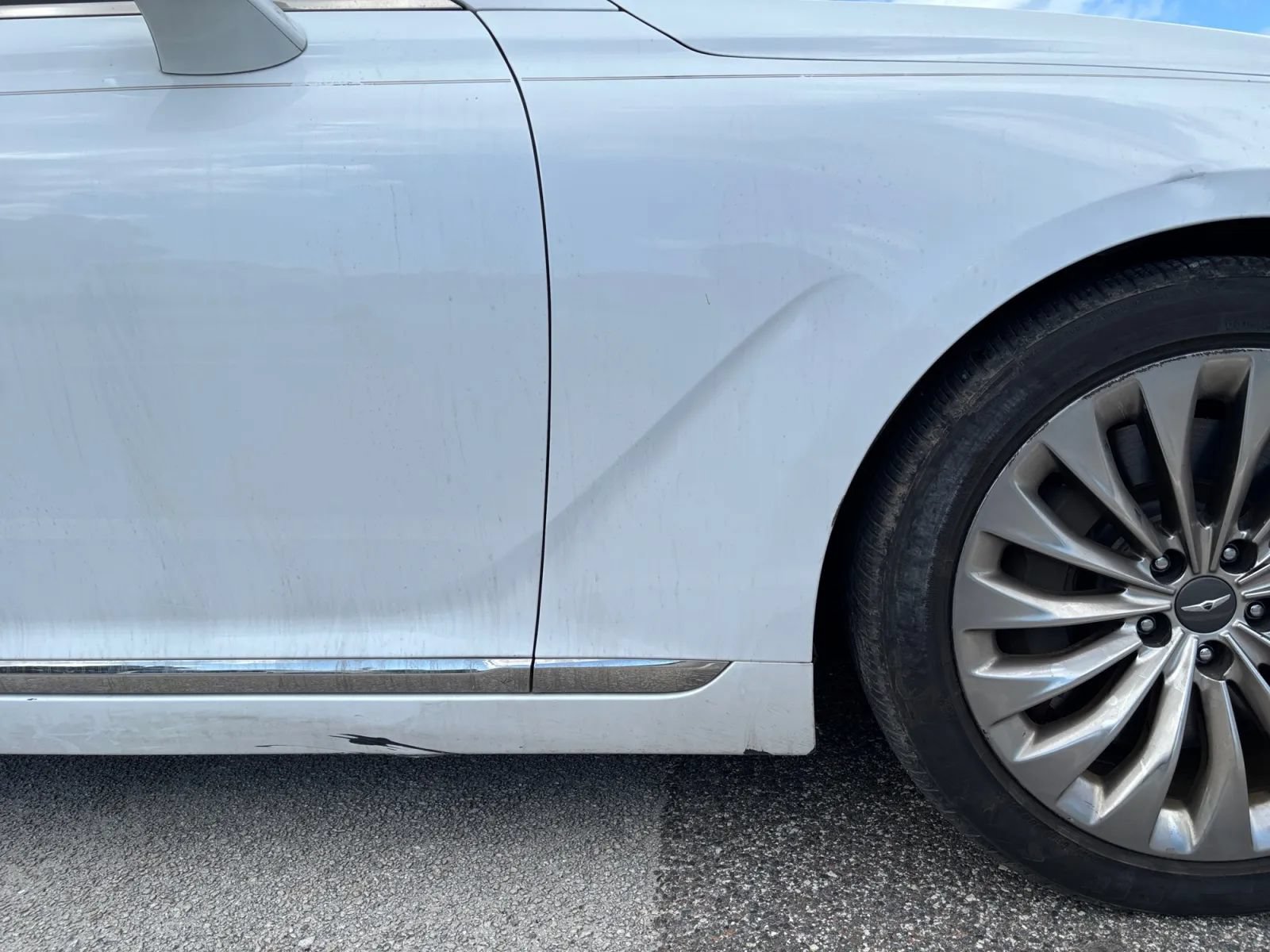 Used 2018 Genesis G90 3.3T Premium RWD image 30