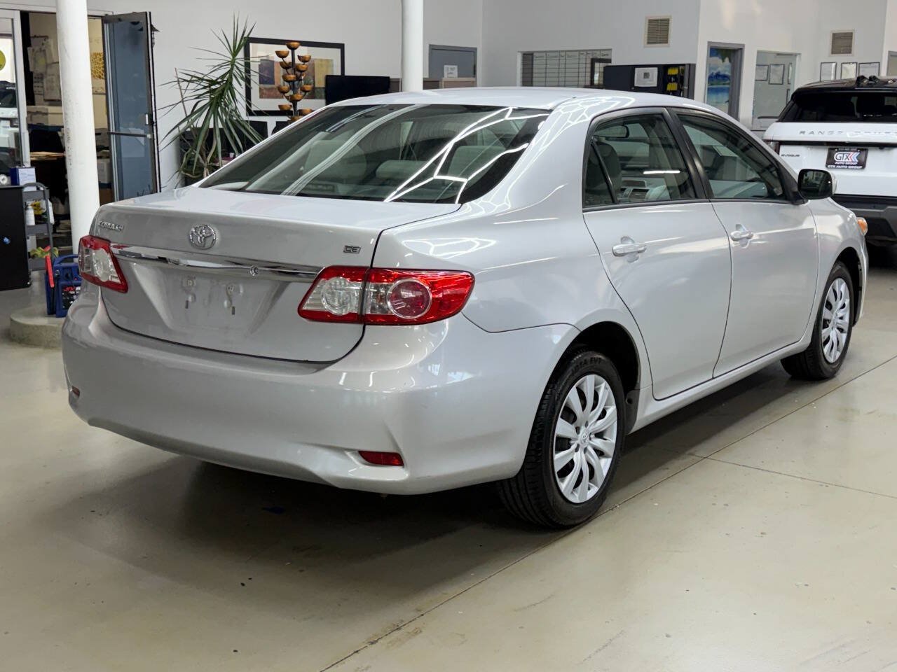 Used 2012 Toyota Corolla LE FWD image 2