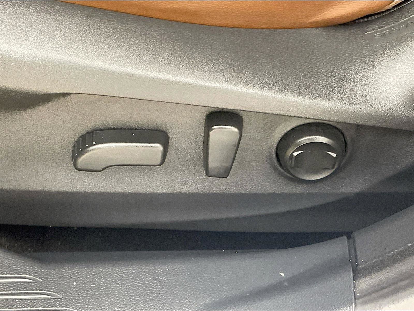 Used 2020 Subaru Outback Touring w/ Popular Package #2 image 23